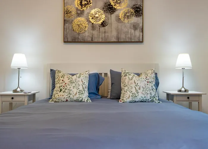 Belvedere Apartment Walking Distance From Train Station