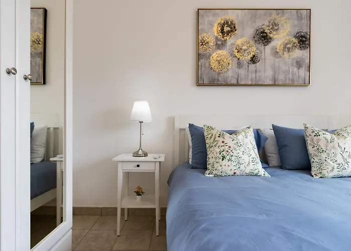 Belvedere Apartment Walking Distance From Train Station