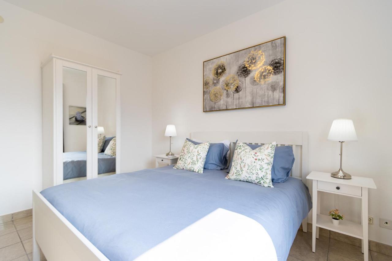 Belvedere Walking Distance From Train Station Apartment