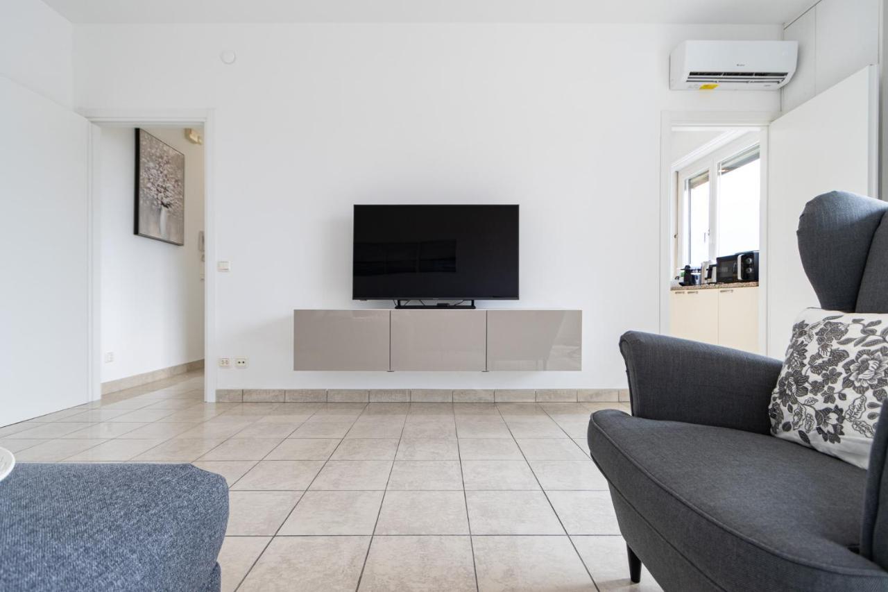 Belvedere Walking Distance From Train Station Apartment *